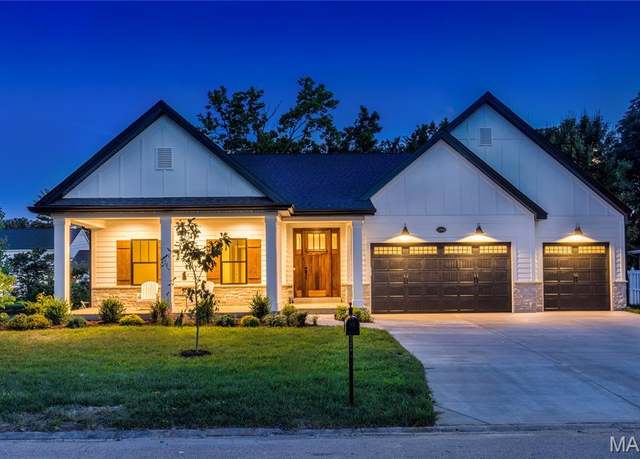 Property at 12502 Ridgefield Dr, Des Peres, MO 63131, 5 beds, 3.5 baths