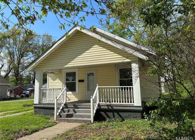 Property at 1014 E Broadway, Centralia, IL 62801, 3 beds, 1 bath