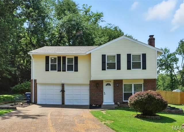 Property at 643 Greenwillow Ct, Fenton, MO 63026, 4 beds, 1.5 baths