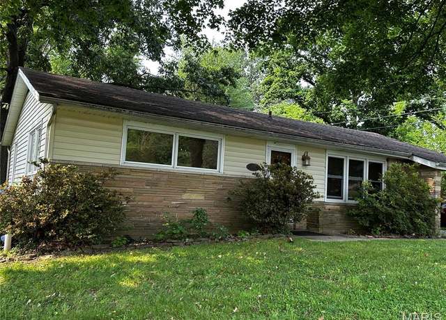 Property at 2703 Quince St, Cape Girardeau, MO 63703, 3 beds, 2 baths