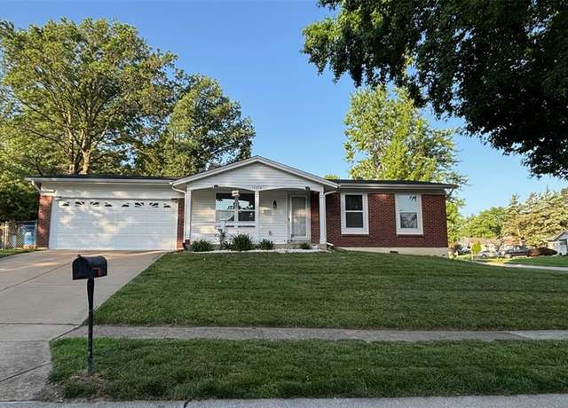 Property at 12678 Glenpeak Dr, Maryland Heights, MO 63043, 3 beds, 2.5 baths
