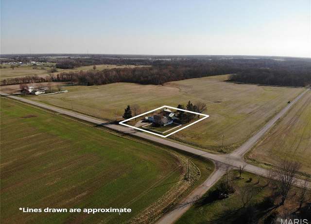 Property at 9559 E Dix Irvington Rd, Dix, IL 62830, 3 beds, 1 bath