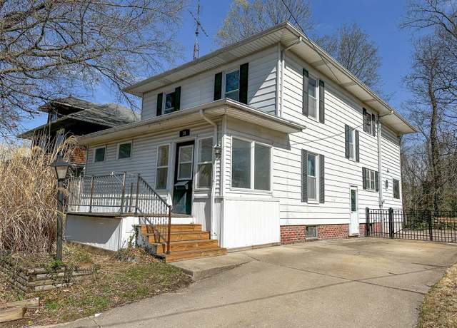 Property at 16 Helston Pl, Hillsboro, IL 62049, 4 beds, 2.5 baths