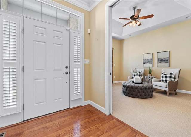 Property at 952 Chesterfield Villas Cir, Chesterfield, MO 63017, 3 beds, 3 baths