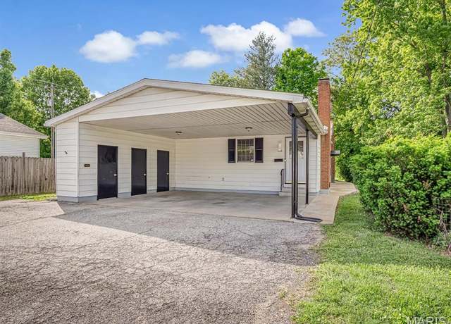 Property at 1406 Prospect St, Belleville, IL 62221, 4 beds, 2 baths