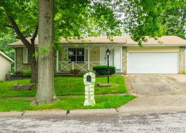 Property at 1921 Lakeheights Ln, St Louis, MO 63138, 3 beds, 2 baths