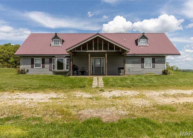 Property at 31 Bluestem Rd, Iberia, MO 65486, 5 beds, 3 baths