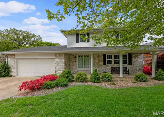 Property at 110 Summit Hill Dr, Wood River, IL 62095, 4 beds, 2.5 baths