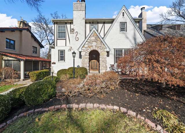 Property at 7621 Shirley Dr, Clayton, MO 63105, 4 beds, 4.5 baths