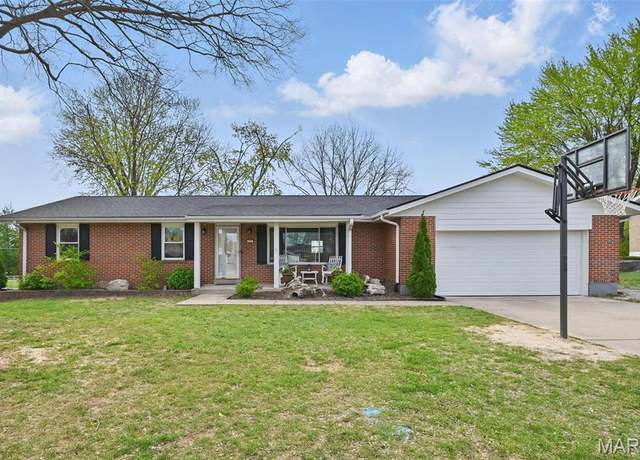 Property at 715 Clarence Dr, St Charles, MO 63301, 4 beds, 2 baths