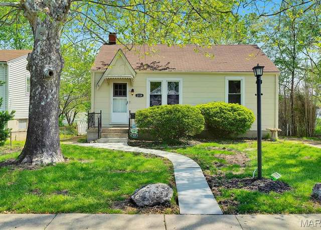 Property at 2124 N 5th St, St Charles, MO 63301, 2 beds, 1 bath