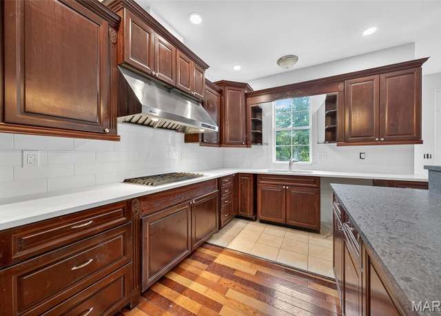 Property at 23827 Falcon Ridge Rd, Warrenton, MO 63383, 6 beds, 4 baths