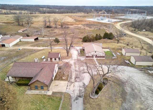 Property at 3218 S Highway W, Winfield, MO 63389, 3 beds, 2 baths
