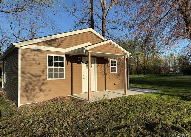 Property at 208 S Elm St, Bellflower, MO 63333, 2 beds, 1 bath