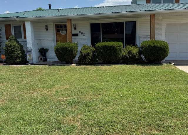 Property at 608 Holly Hill Dr, Sikeston, MO 63801, 4 beds, 2.5 baths