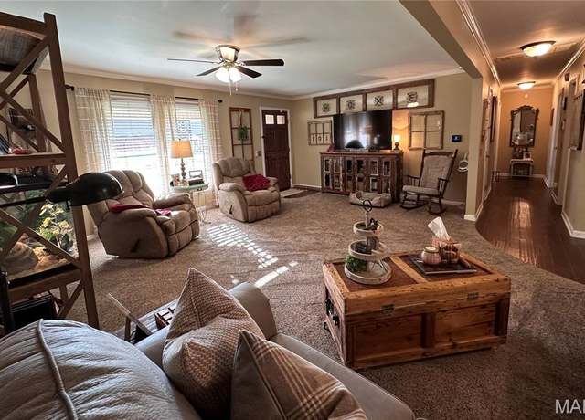 Property at 101 Winter Dr, Sikeston, MO 63801, 3 beds, 3 baths