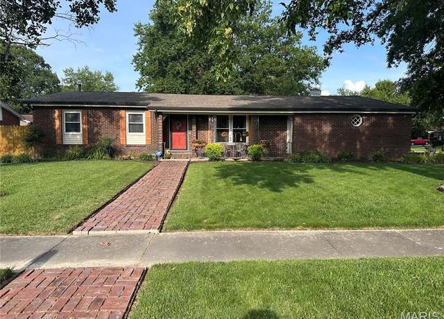 Property at 101 Winter Dr, Sikeston, MO 63801, 3 beds, 3 baths