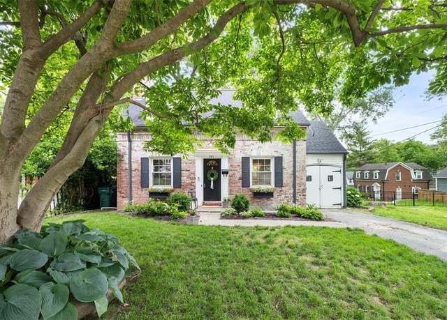 Property at 301 Dawson Ct, Webster Groves, MO 63119, 2 beds, 1 bath