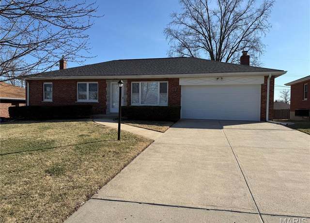 Property at 10712 Charrette Dr, St Louis, MO 63123, 3 beds, 2 baths
