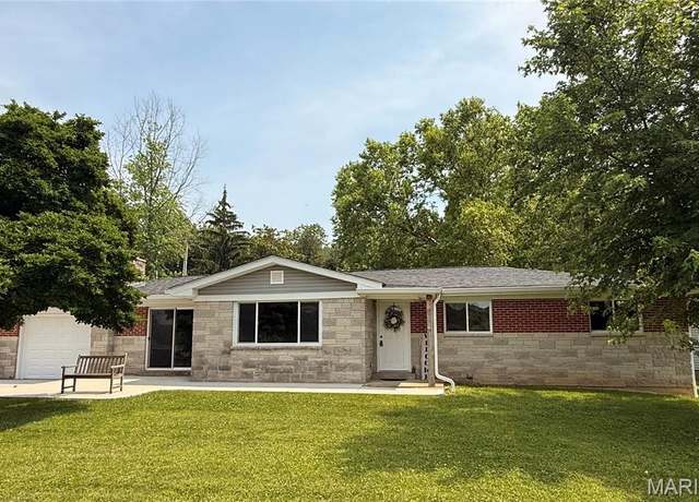 Property at 65 E Lakewood Dr, Fenton, MO 63026, 3 beds, 2 baths