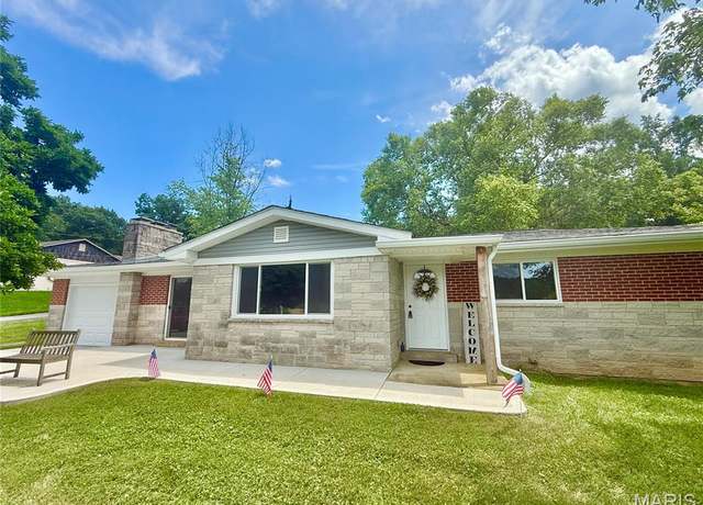 Property at 65 E Lakewood Dr, Fenton, MO 63026, 3 beds, 2 baths