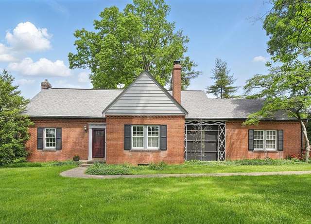 Property at 7 Wild Rose Dr, Ladue, MO 63124, 3 beds, 2 baths