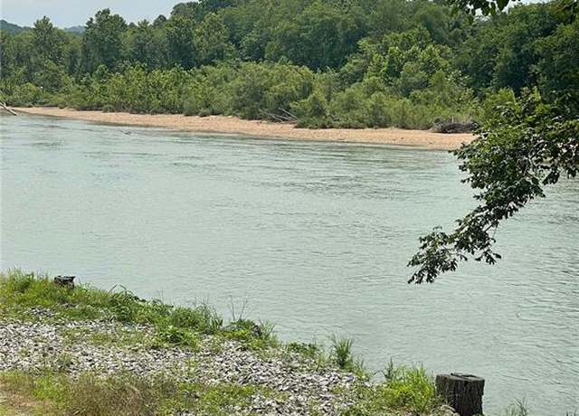 Property at 252 Trails End Way, Doniphan, MO 63935, 2 beds, 2 baths