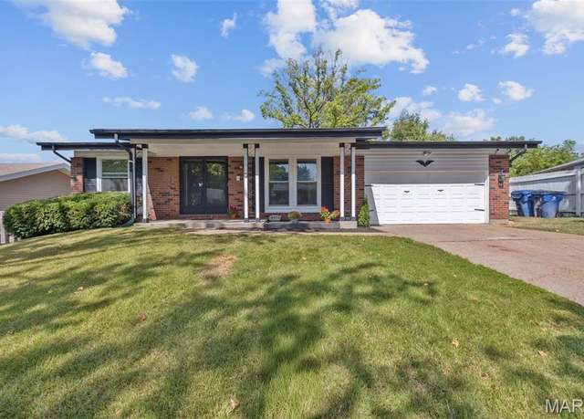 Property at 4471 Rhine Dr, Florissant, MO 63033, 4 beds, 3 baths