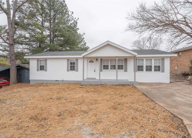 Property at 1918 Glendale St, Poplar Bluff, MO 63901, 4 beds, 2 baths