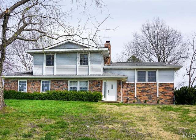 Property at 1502 Independence Rd, Rolla, MO 65401, 4 beds, 3 baths