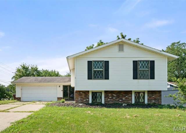Property at 1 Blackwood Ln, St Peters, MO 63376, 5 beds, 3 baths