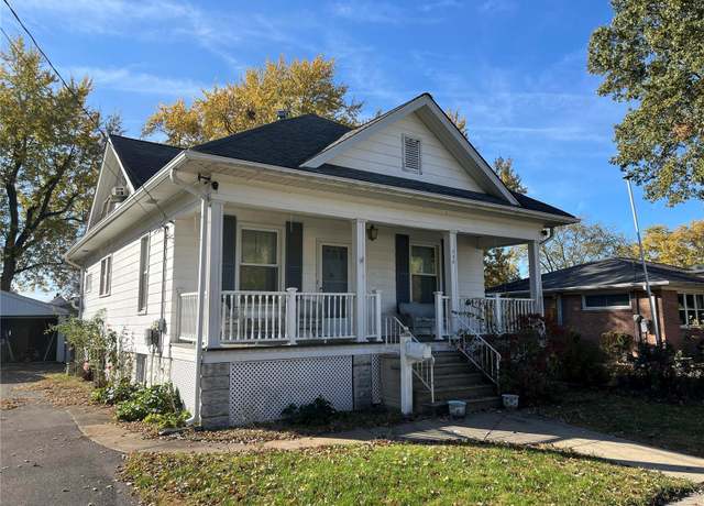 Property at 730 E Pennsylvania St, Staunton, IL 62088, 3 beds, 1 bath