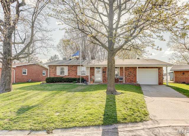 Property at 4 Lexington Ct, Collinsville, IL 62234, 3 beds, 2 baths