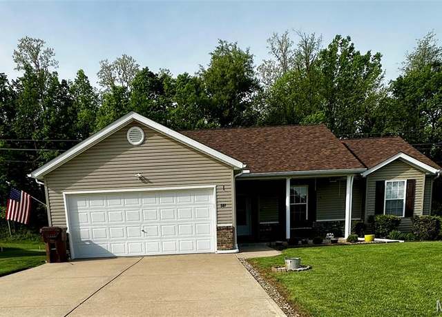 Property at 581 Creekwood Blvd, Troy, MO 63379, 3 beds, 2.5 baths