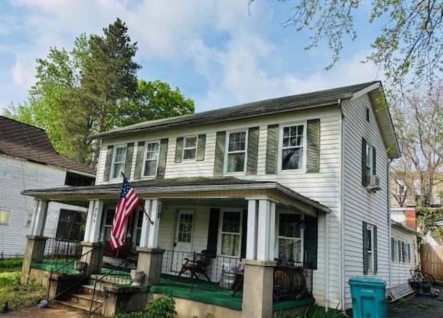 Property at 206 1st St, Steelville, MO 65565, 2 beds, 1.5 baths
