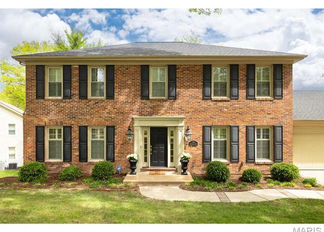 Property at 668 Clear Brook Dr, Des Peres, MO 63122, 4 beds, 3.5 baths