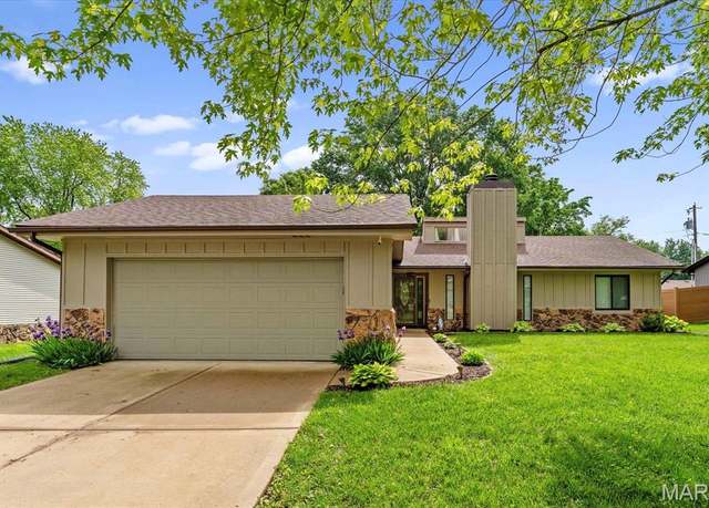 Property at 228 Botanical Dr, Belleville, IL 62226, 3 beds, 2 baths