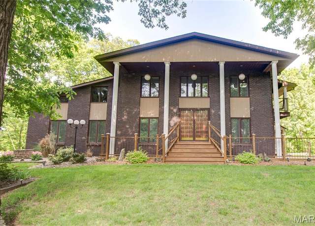 Property at 15892 Vfw Rd, Staunton, IL 62088, 3 beds, 3.5 baths