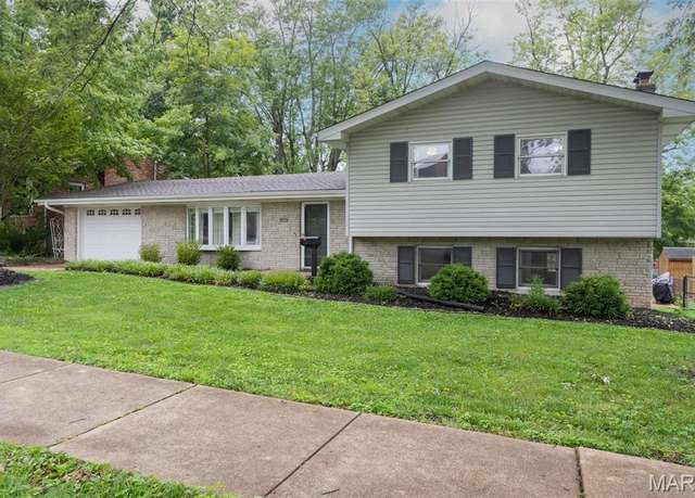 Property at 109 Virginia Ave, Crystal City, MO 63019, 4 beds, 2 baths