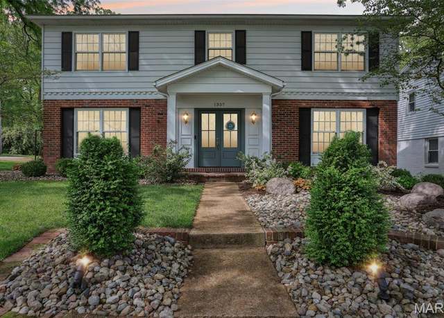 Property at 1357 Dalcrest Ln, St Louis, MO 63126, 3 beds, 2.5 baths