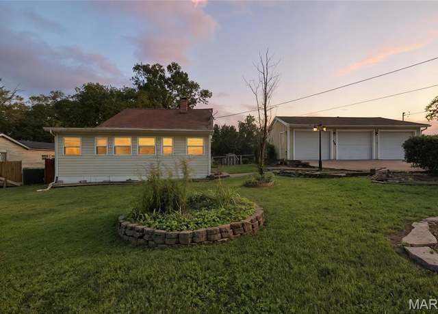 Property at 404 Elm St, Pevely, MO 63070, 3 beds, 1 bath