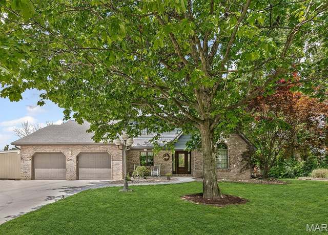 Property at 7 Tall Oaks Dr, Troy, IL 62294, 5 beds, 3.5 baths