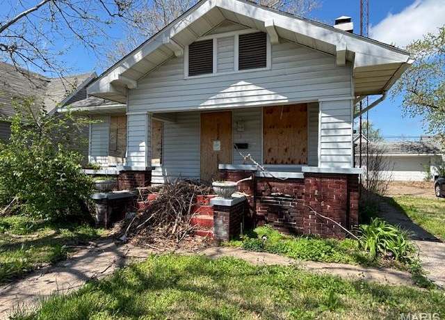 Property at 239 E Lorena Ave, Wood River, IL 62095, 3 beds, 1 bath