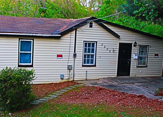 Property at 2202 Holland St, Alton, IL 62002, 2 beds, 1 bath