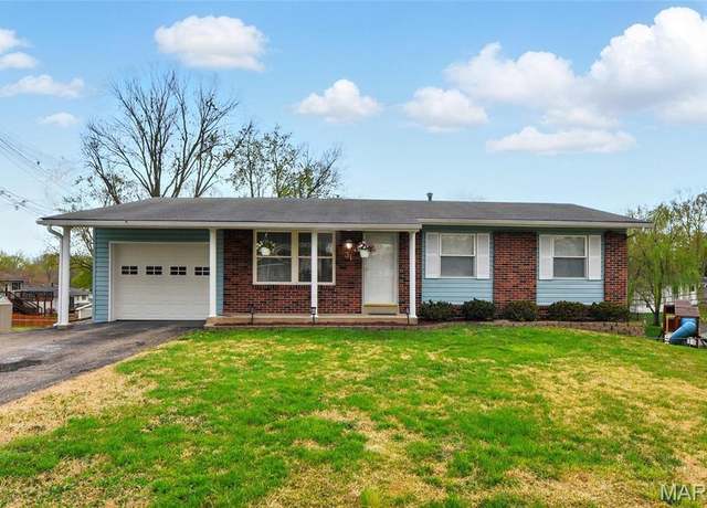 Property at 31 Bennington Ct, Maryland Heights, MO 63043, 3 beds, 2.5 baths