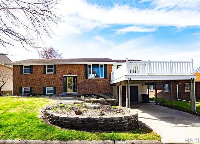 Property at 20 Fontainebleau Dr, Granite City, IL 62040, 4 beds, 2.5 baths