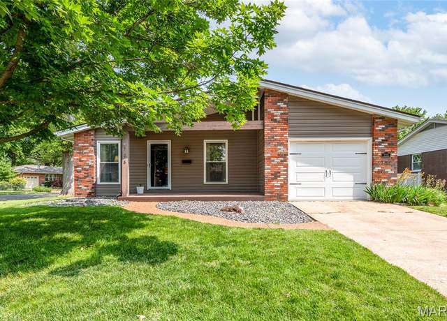 Property at 725 Yale Ave, Edwardsville, IL 62025, 3 beds, 2 baths
