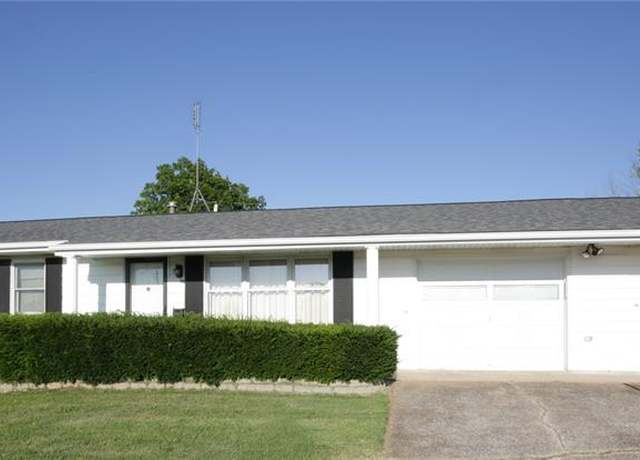 Property at 517 N 11th, De Soto, MO 63020, 3 beds, 3 baths