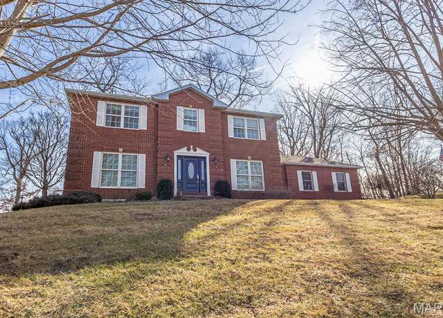 Property at 100 El Rancho Dr, Hannibal, MO 63401, 4 beds, 2.5 baths