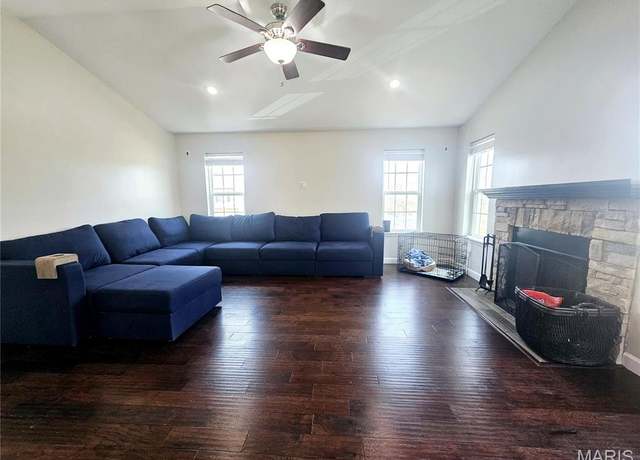 Property at 182 Ridgeview Dr, St Robert, MO 65584, 5 beds, 2 baths